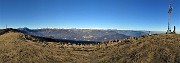 43 Vista panoramica dal Linzone verso valli e monti delle Orobie